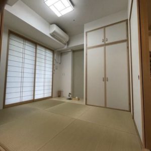 リビングからつながる和室・エアコン付きなので客間にも