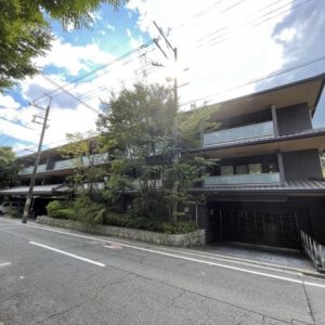 梨木神社に隣接するマンション(外観)