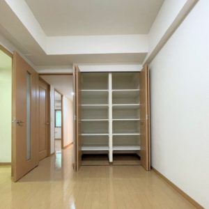 リビングにある大容量の物入れ