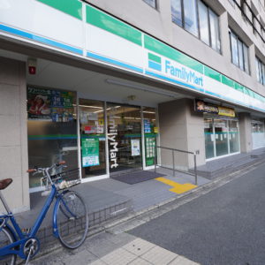 ファミリーマート丸太町猪熊店徒歩1分