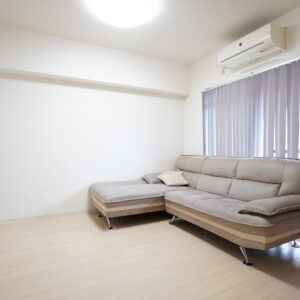 洋室1室を取り込んだ広々としたリビング空間(居間)